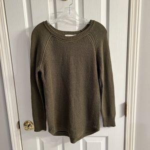 RD Style olive green sweater, size medium.